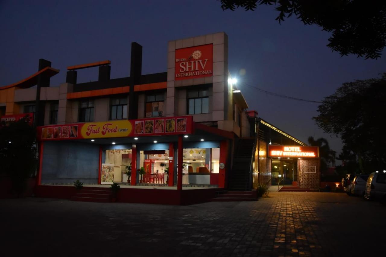 Hotel Shiv International Bhachau Exterior foto